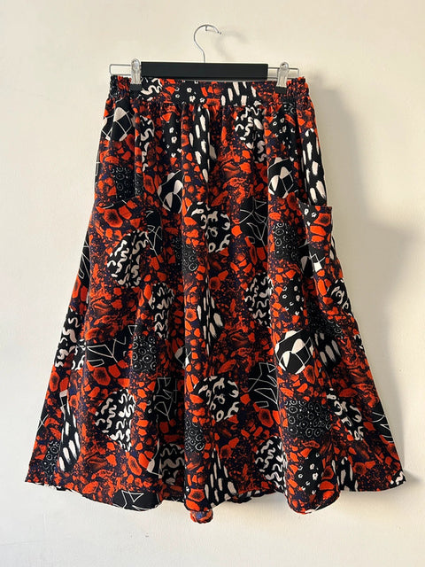 Vibrant Abstract Mid-Length Skirt with Spacious Front Pockets - S