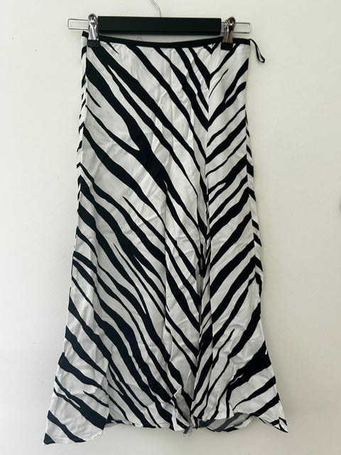 Chic Animal Print Midi Skirt with Front Slit - EU 38