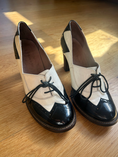 People of Asia Black-and-White heeled broques - EU 38