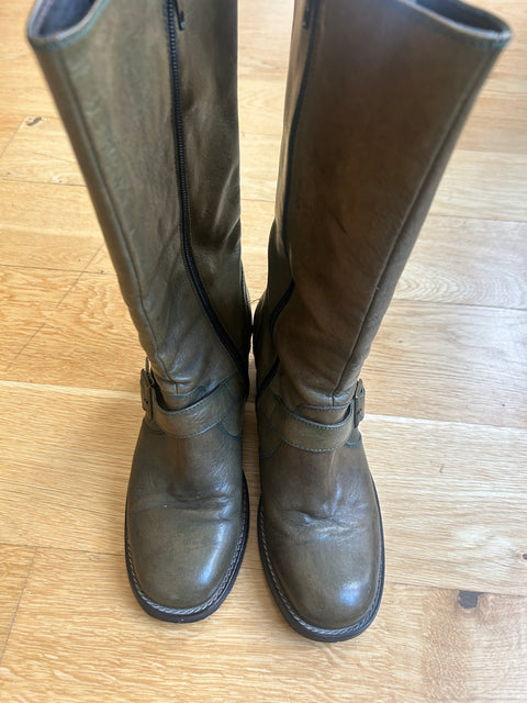 Olive-Toned Leather Boots with Dual Zippers - EU 38